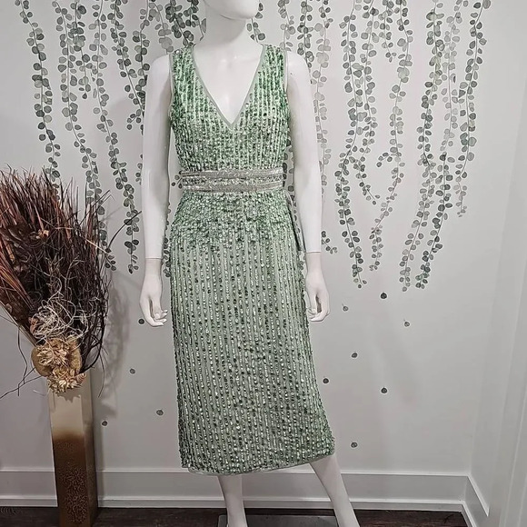 Mac Duggal SEQUINED SLEEVELESS V-NECK MIDI SHEATH DRESS Sz 2 - Picture 3 of 9